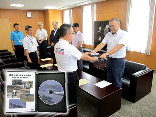 高梁市へ「検証平成30年7月豪雨 逃げ遅れゼロを目指して」DVDを贈呈